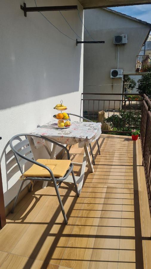 Apartment Antonia Stari Grad  Extérieur photo